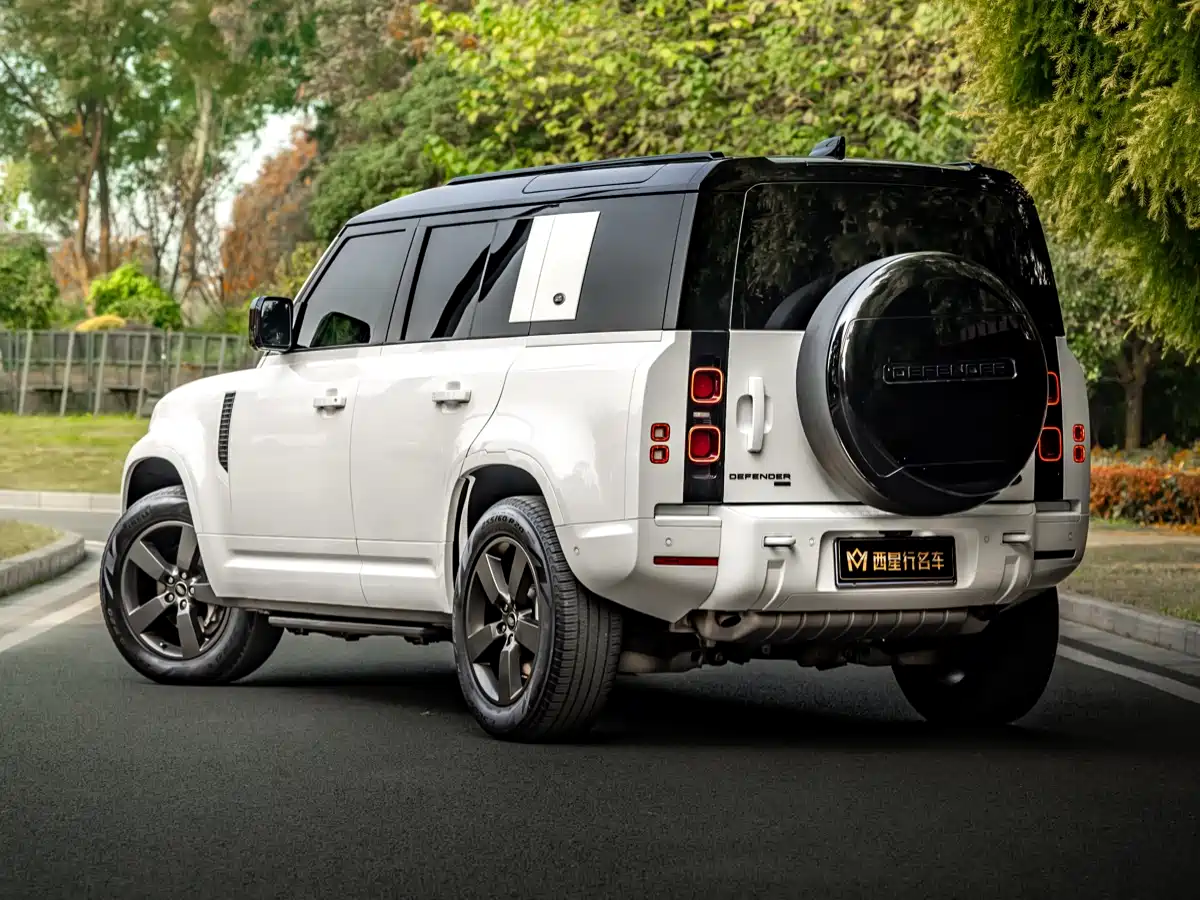 Land Rover Defender 2022 110 P400 X-DYNAMIC HSE фото 5