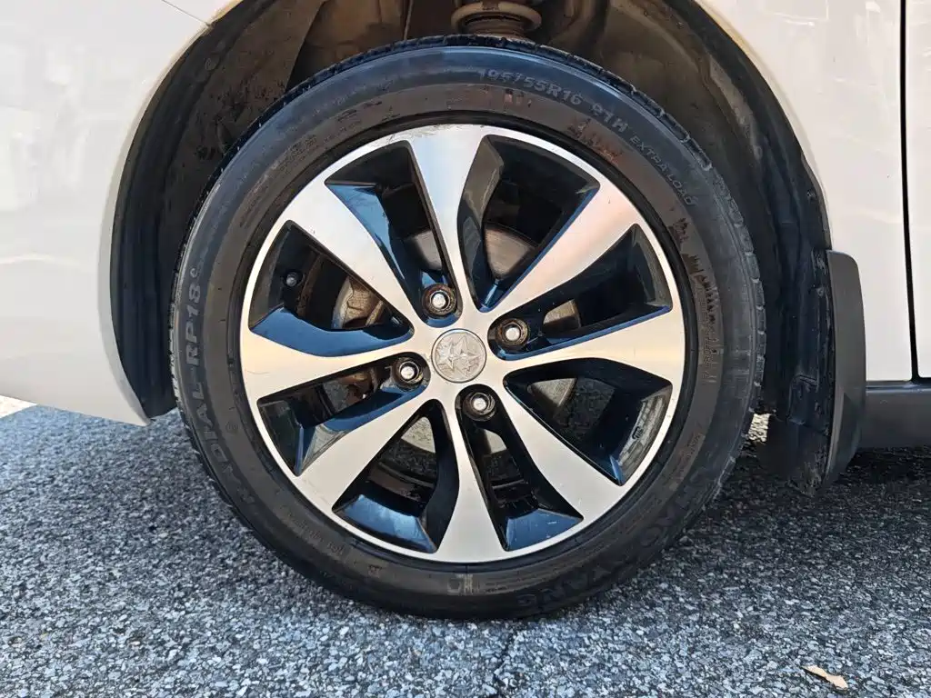 Venucia M50V 2017 2017 1.6L XL CVT Luxury