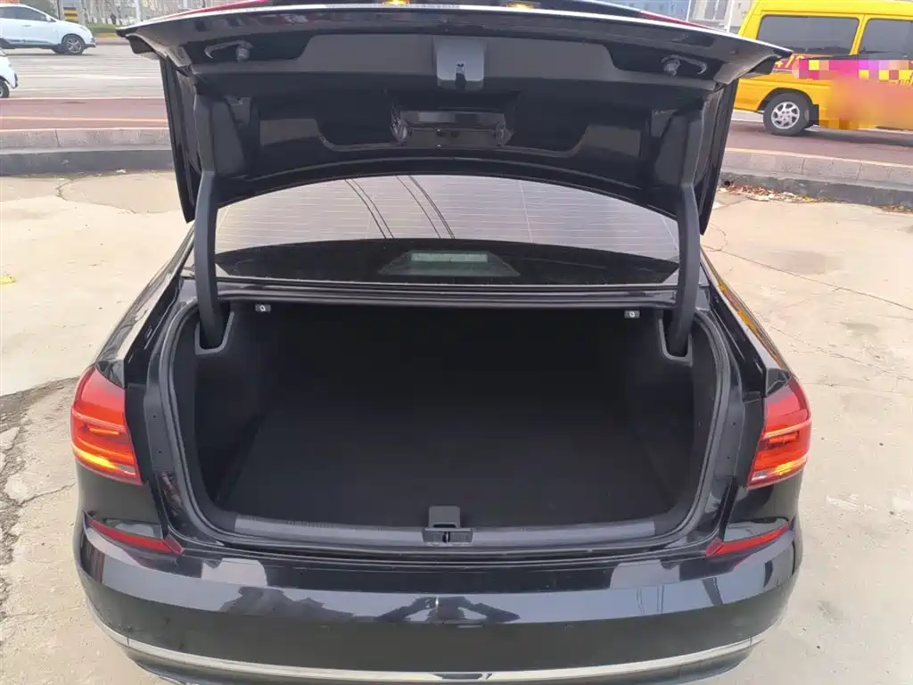 Volkswagen Passat 2017 330TSI DSG Prestige фото 19