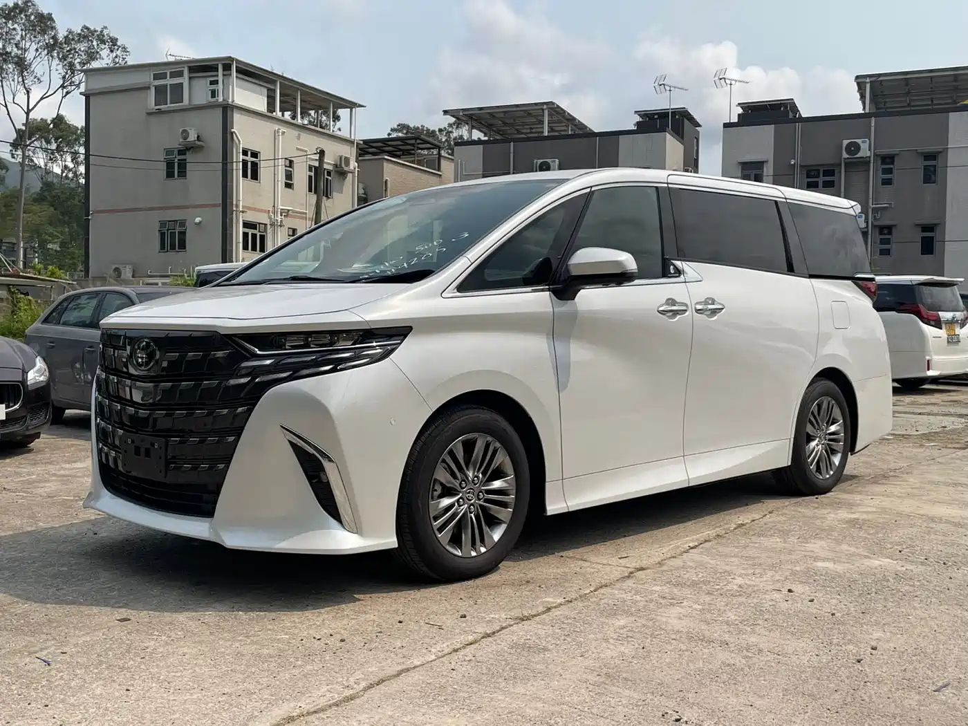 Toyota Alphard 2023 Dual Hybrid 2.5L Ultimate Gold Edition