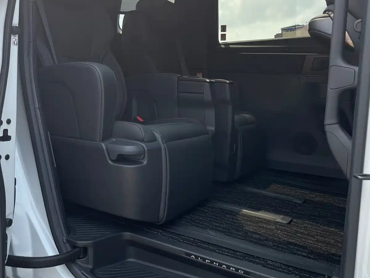 Toyota Alphard 2023 Dual Hybrid 2.5L Ultimate Gold Edition фото 11