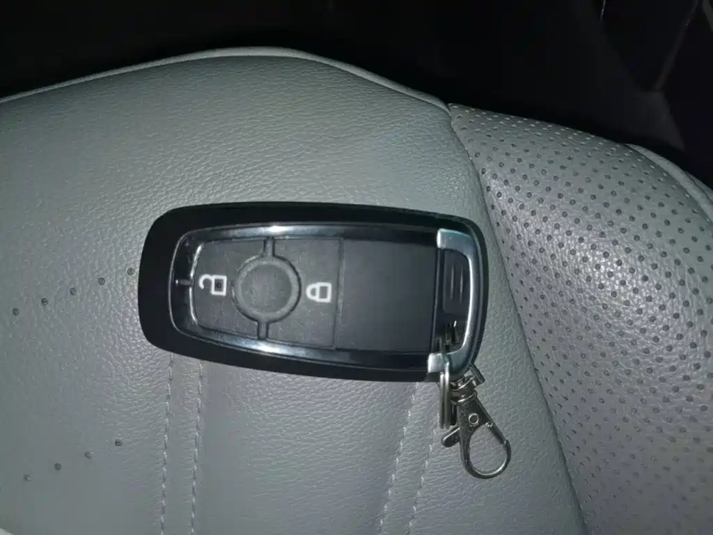 Photo 5 - Ford Escape