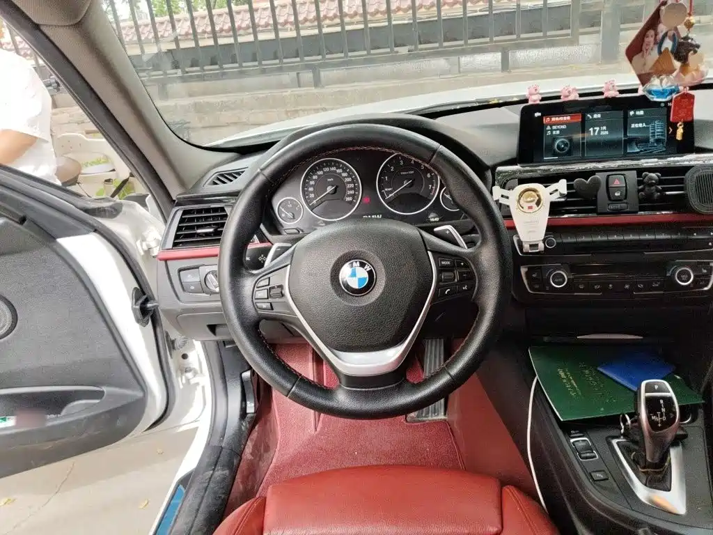 Photo 3 - BMW 3 Series