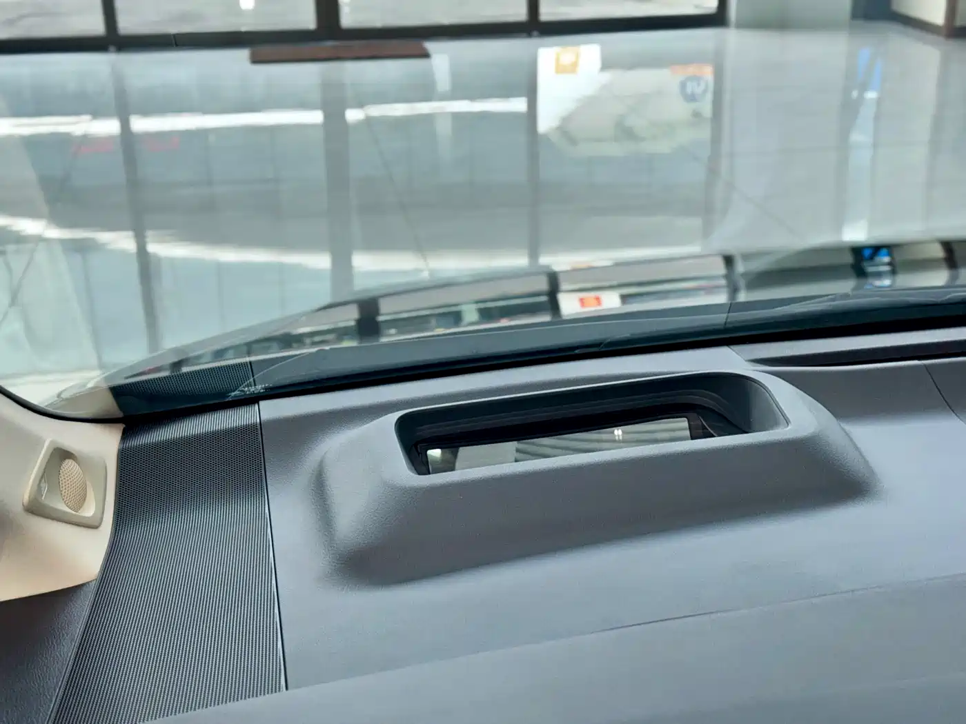 Toyota Vellfire 2024 Crown Hybrid 2.5L Executive Premium Edition фото 12