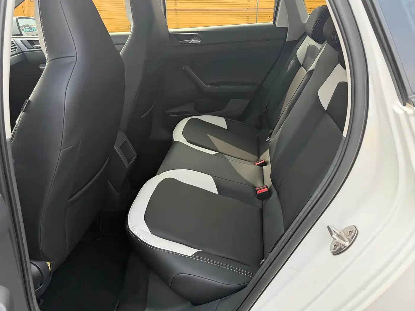 Volkswagen Polo 2019 Plus 1.5L Automatic Colorful Tech Edition фото 5