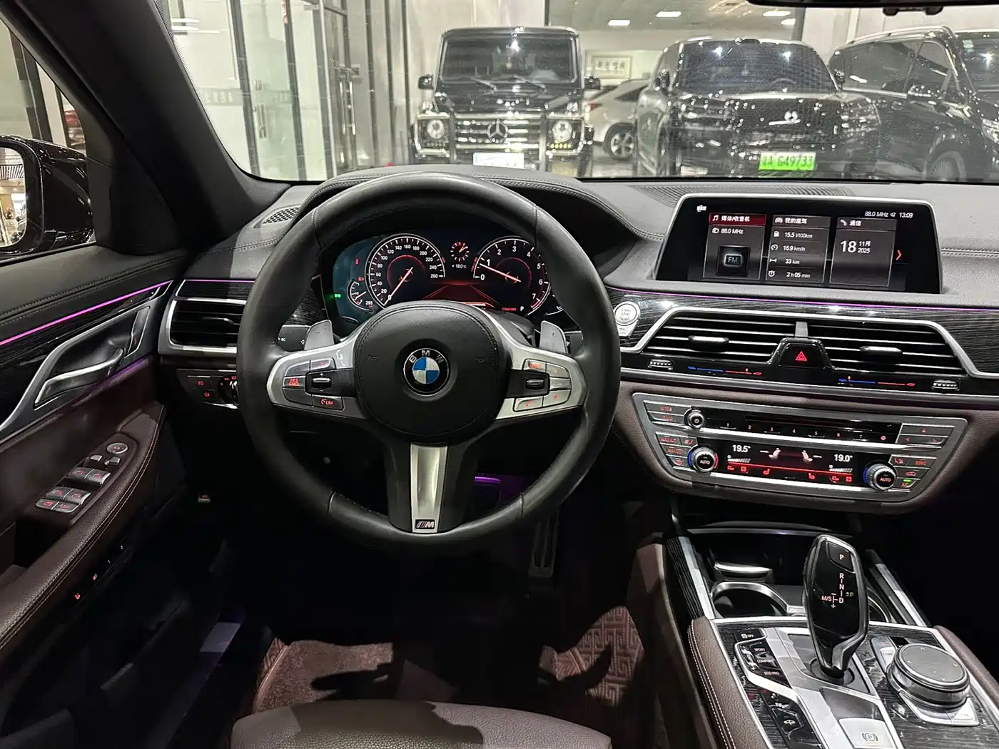 BMW 7 Series 2018 730Li Leading Type M Sport Package фото 16