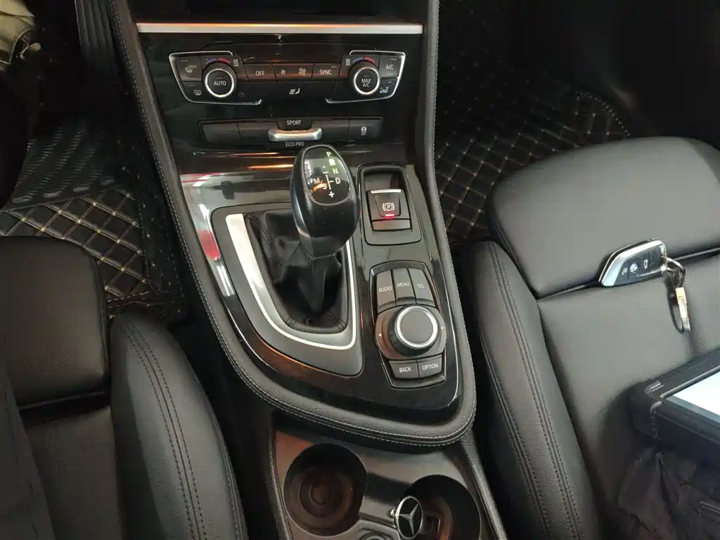 BMW 2 Series Touring 2016 218i Sport Design Package фото 14