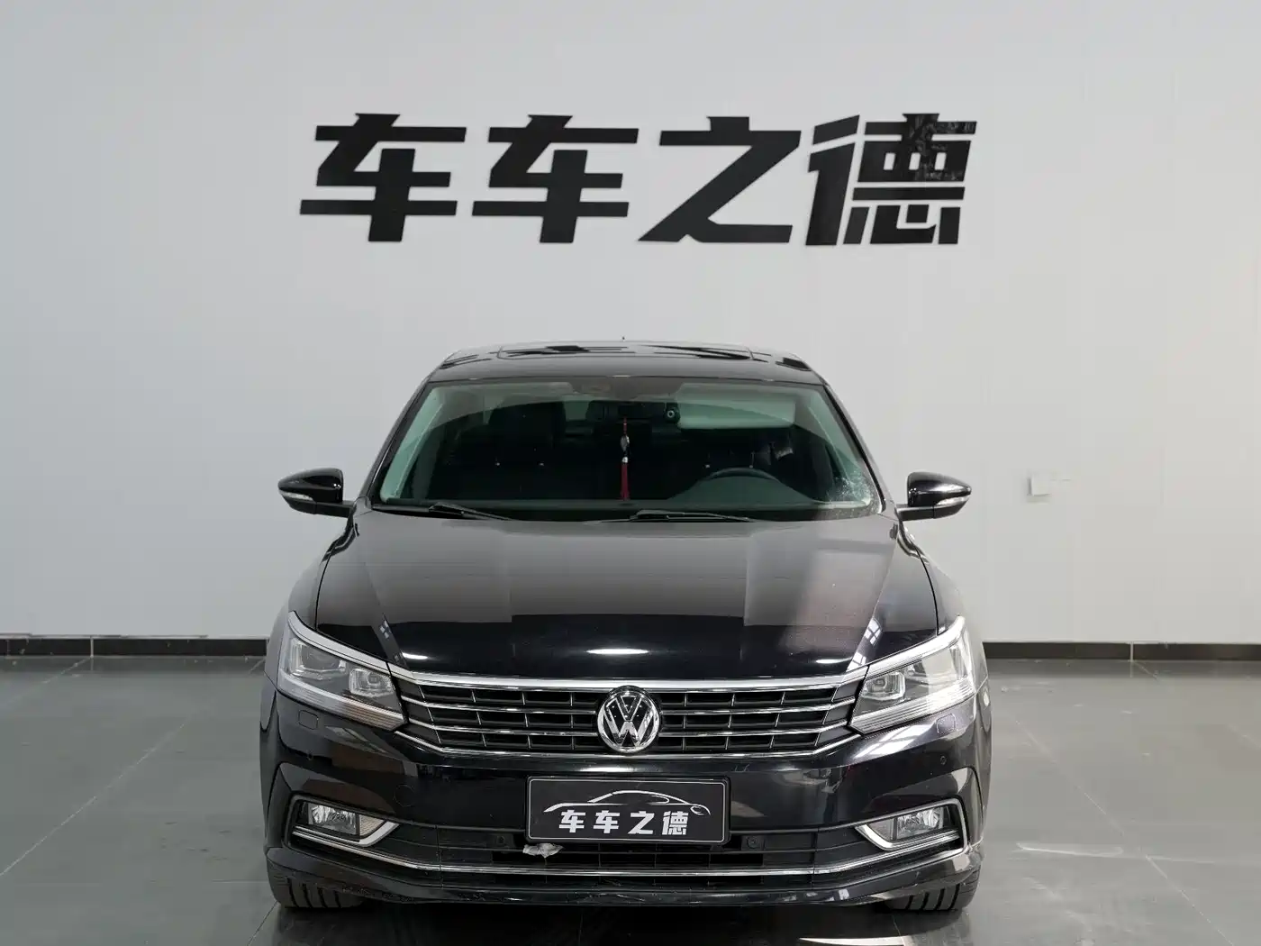 Volkswagen Passat 2017 330TSI DSG Luxury фото 3