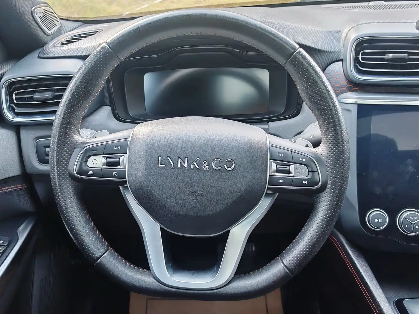 Lynk & Co 03 2018 1.5TD DCT Power Pro Version China V фото 9