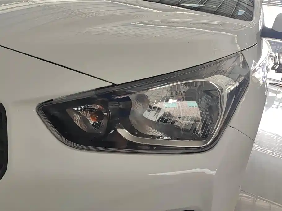 Hyundai Verna 2017 1.4L Manual Renewal Edition China VI фото 5