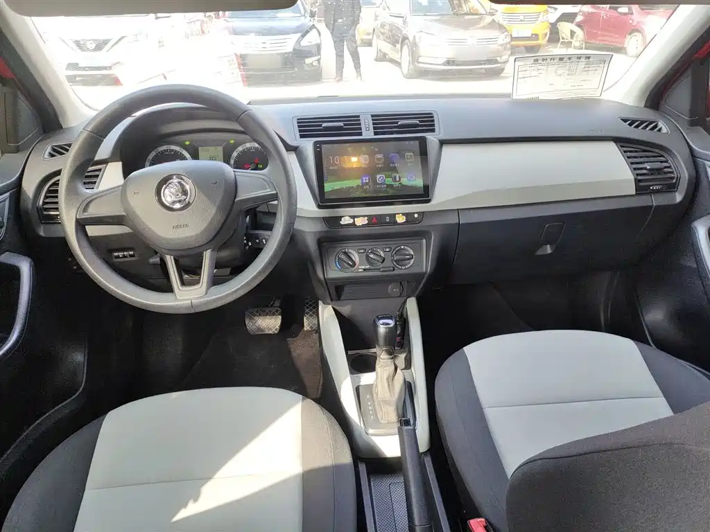 Škoda Fabia 2017 1.4L Auto Car Enjoy Edition фото 8
