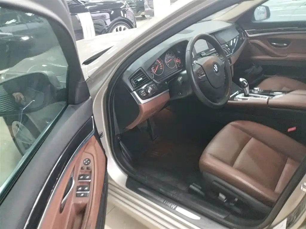BMW 5 Series 2014 520Li Elegance фото 16