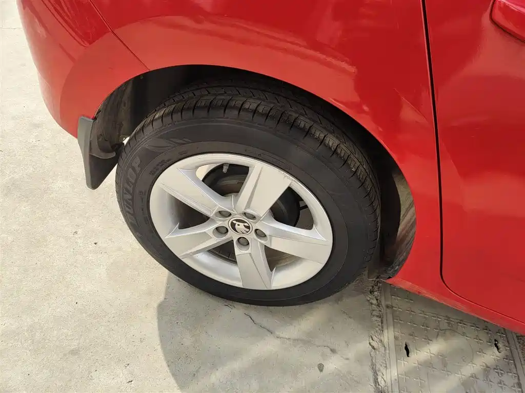 Škoda Fabia 2017 1.4L Auto Car Enjoy Edition фото 19
