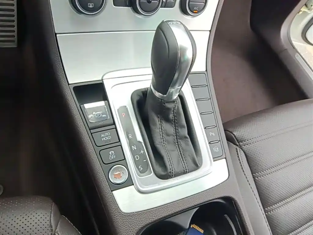 Volkswagen FAW-Volkswagen CC 2018 1.8TSI Luxury фото 14