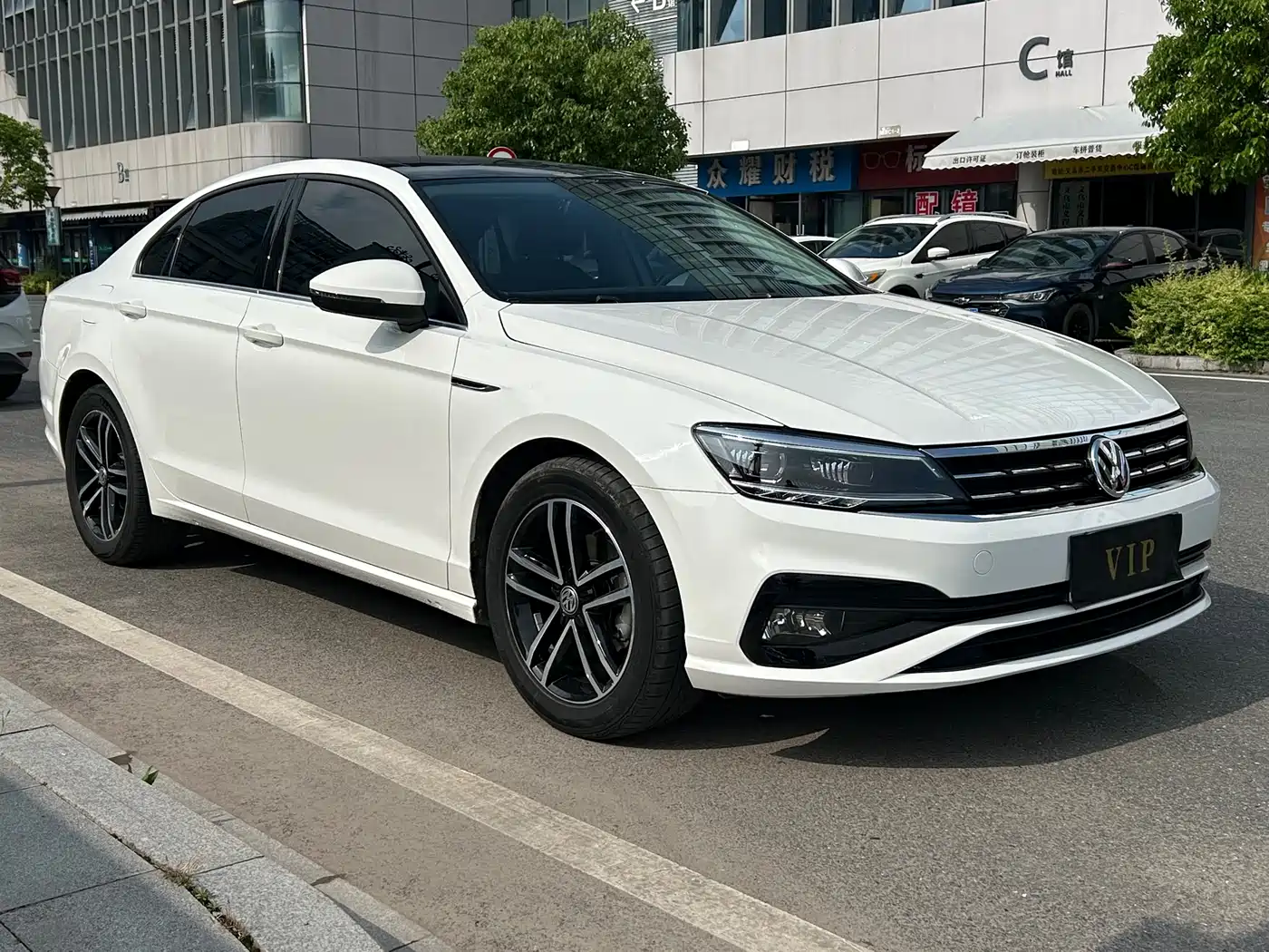 Volkswagen Lamando 2021 Facelift 280TSI DSG Comfort Edition фото 3