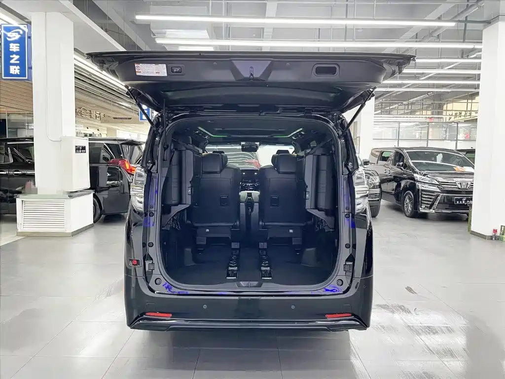 Toyota Vellfire 2021 Crown Hybrid 2.5L HV Premium Edition фото 12
