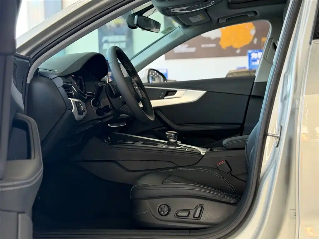 Audi A4L 2020 40 TFSI Fashion Elegance фото 4
