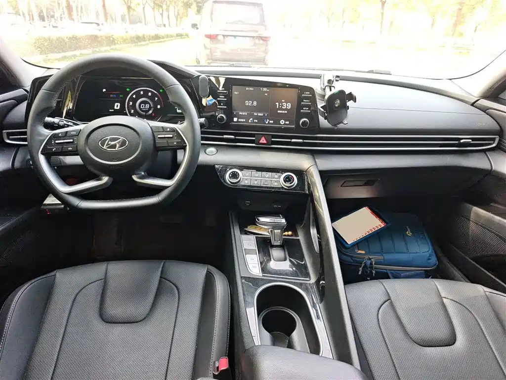 Hyundai Elantra 2022 1.5L CVT GLX Elite Edition фото 10