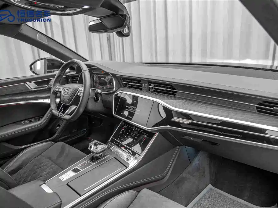 Фото 14 - Audi A6L