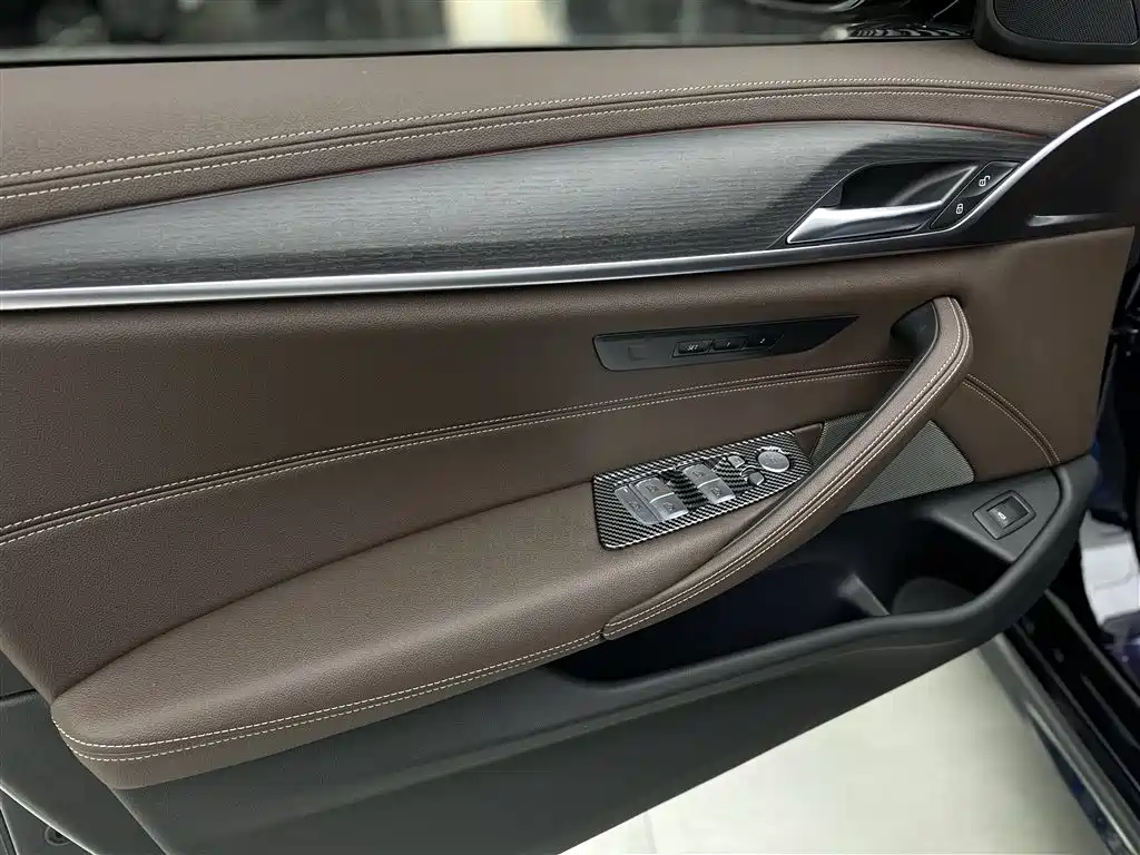 BMW 5 Series 2022 Facelift 530Li Leading M Sport Package фото 22