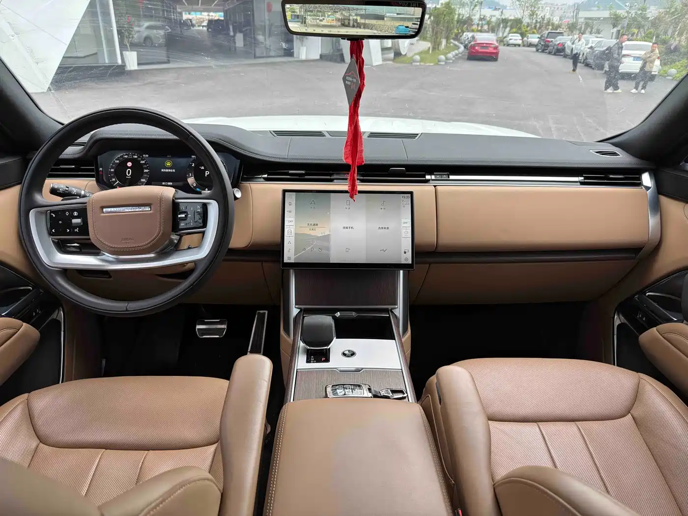 Land Rover Range Rover 2024 3.0 L6 400PS Golden Age Extended 7-Seater фото 6