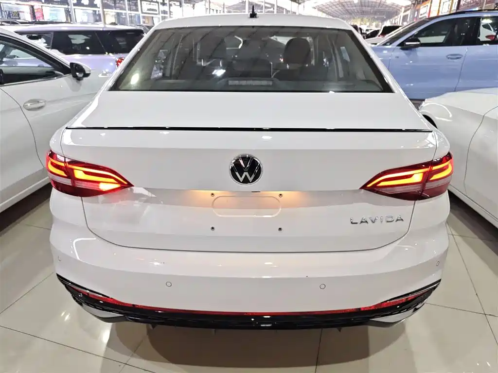 Volkswagen Lavida 2024 Model 300TSI DSG Starlight Leading Edition фото 6
