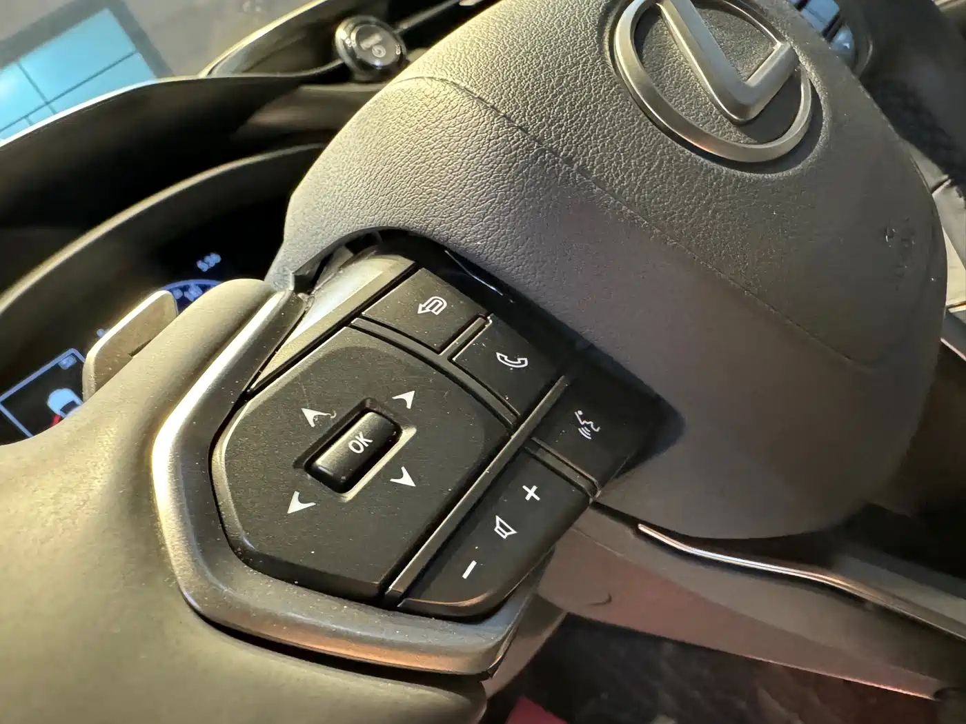 Lexus RZ 2023 450e 4WD Deluxe фото 18