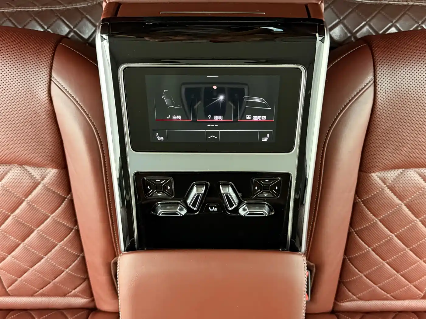 Audi A8 2023 A8L 50 TFSI quattro Exclusive фото 16