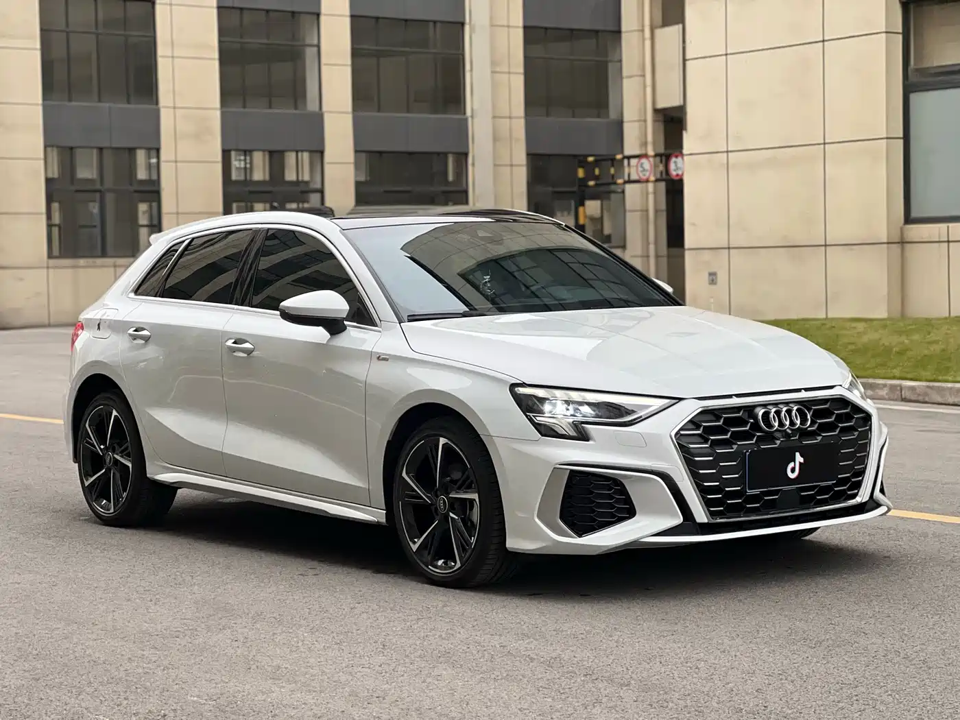 Audi A3 2024 Model Sportback 35 TFSI Fashion Sport фото 3