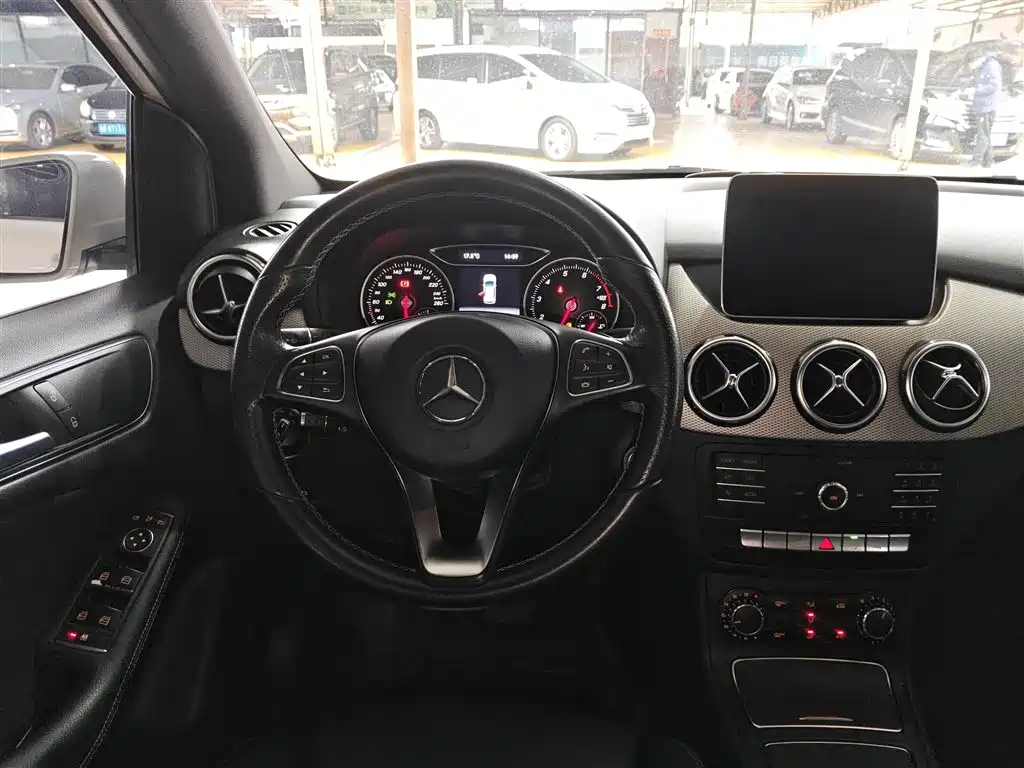 Mercedes-Benz B-Class 2018 B 200 Sport фото 6