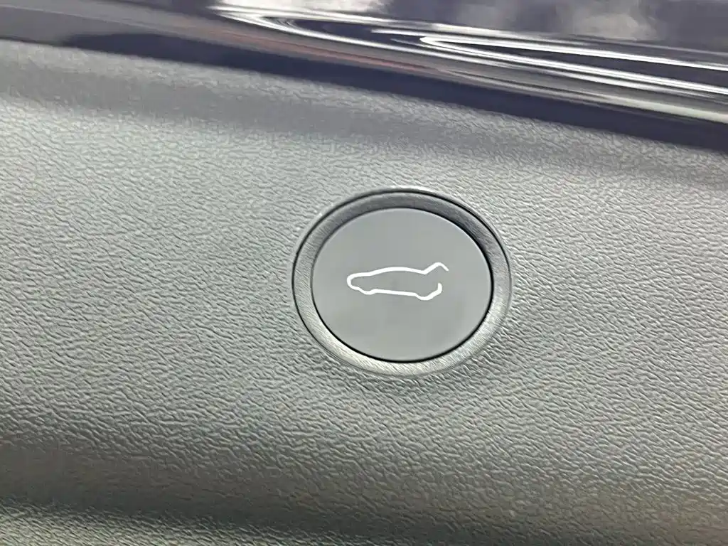 Фото 12 - Tesla Model 3