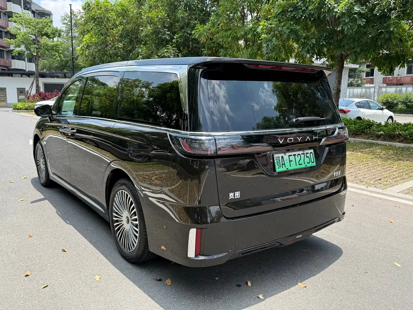 Voyah Auto Voyah Dreamer 2025 PHEV AWD Flagship Kunpeng Edition фото 3