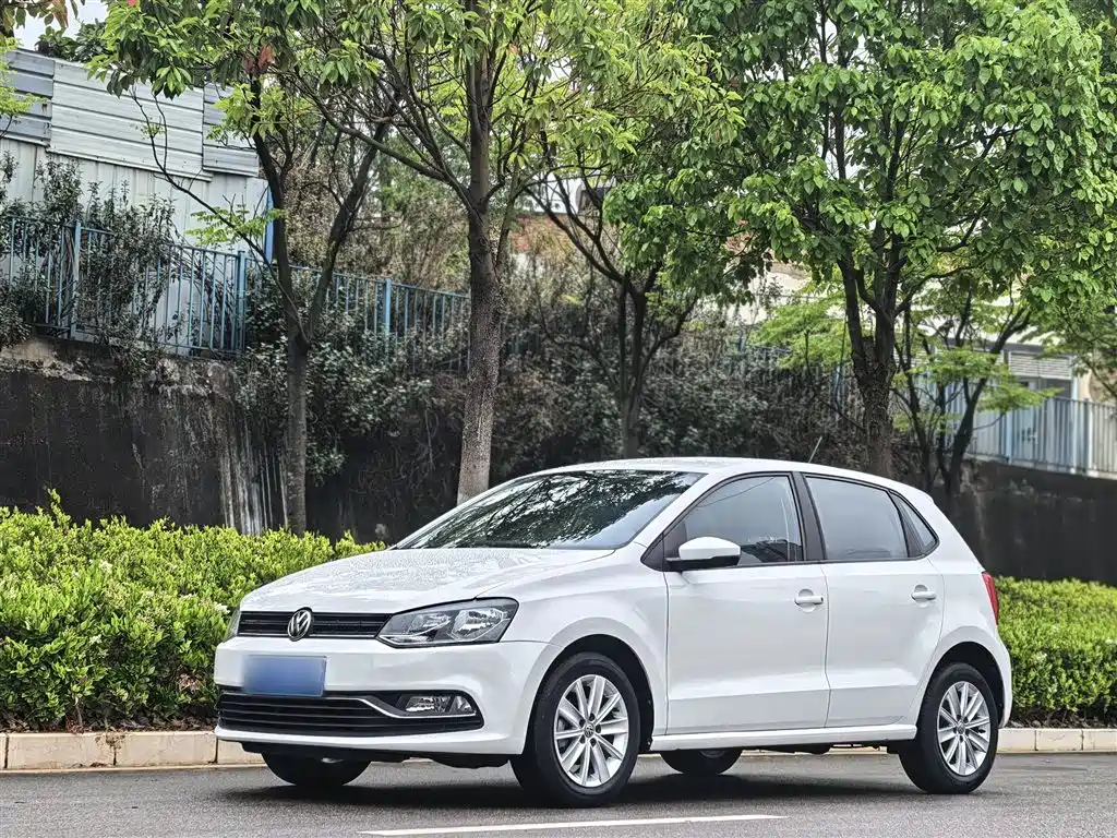 Volkswagen Polo 2014 1.6L Automatic Comfort Edition фото 24