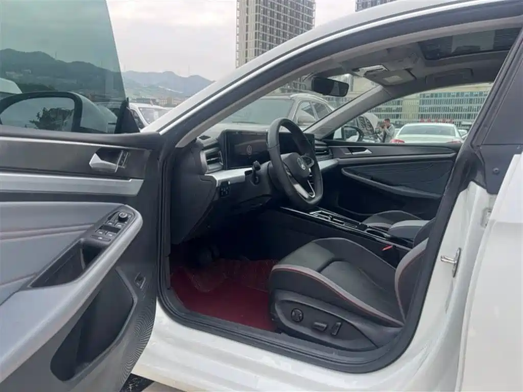 VOLKSWAGEN LINGDU