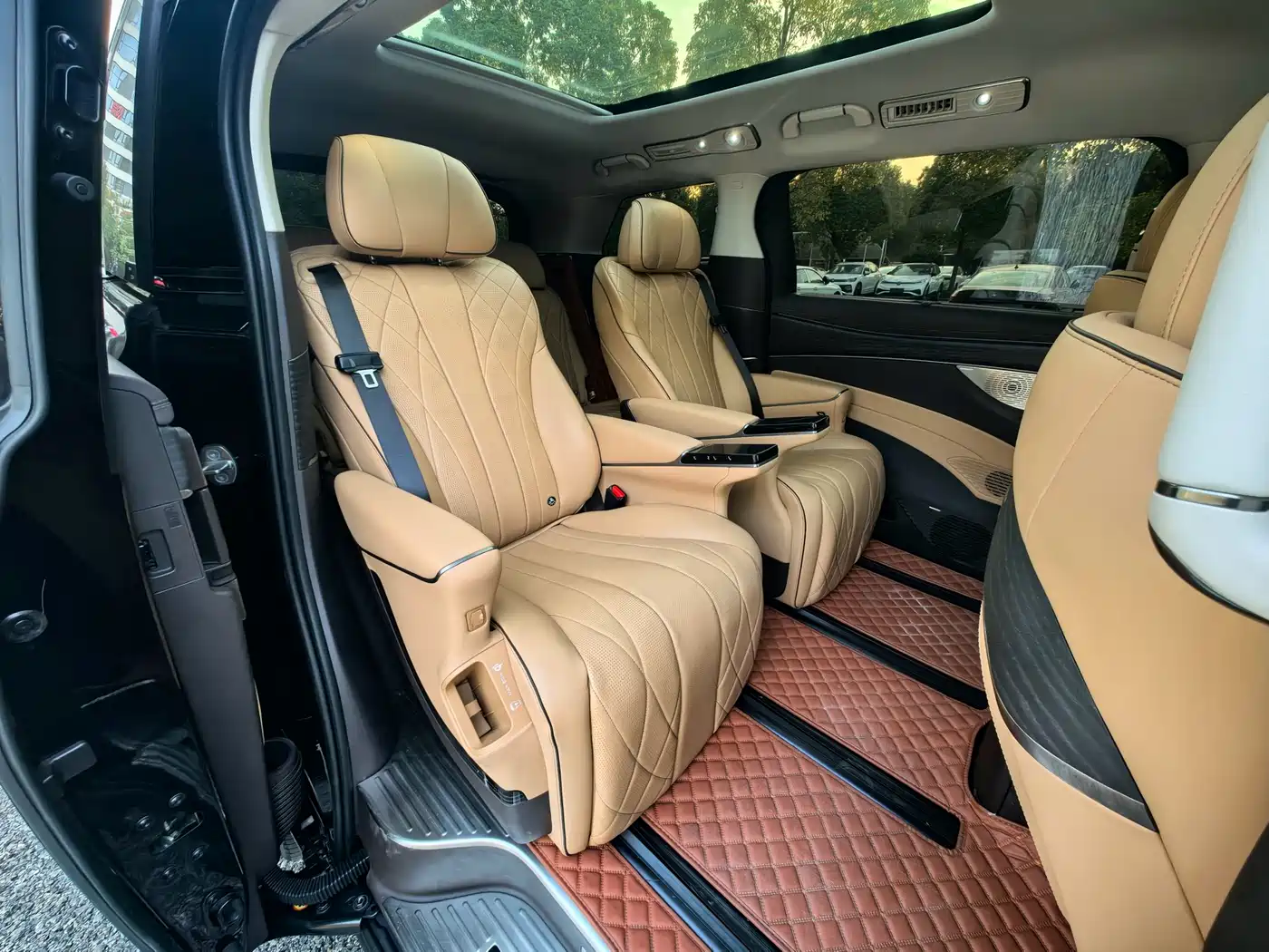 Denza D9 2024 DM-i 980 AWD Prestige фото 11