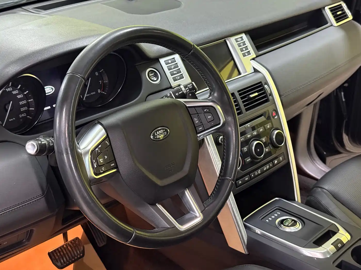 Land Rover Discovery Sport 2016 2.0T SE фото 14
