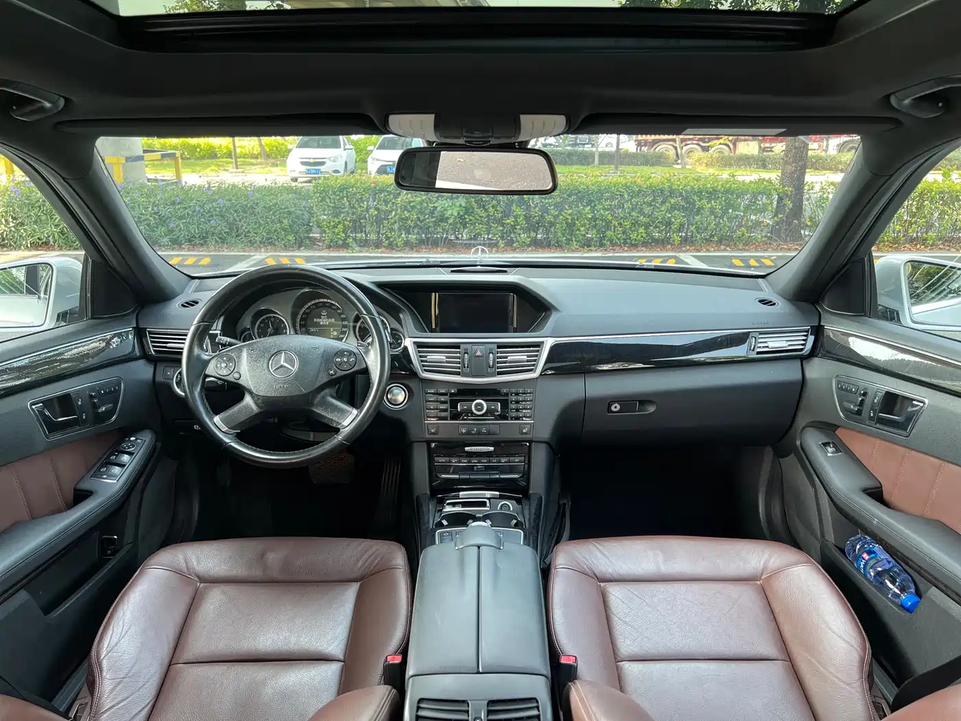 Mercedes-Benz E-Class 2010 E 300 L Fashion фото 9