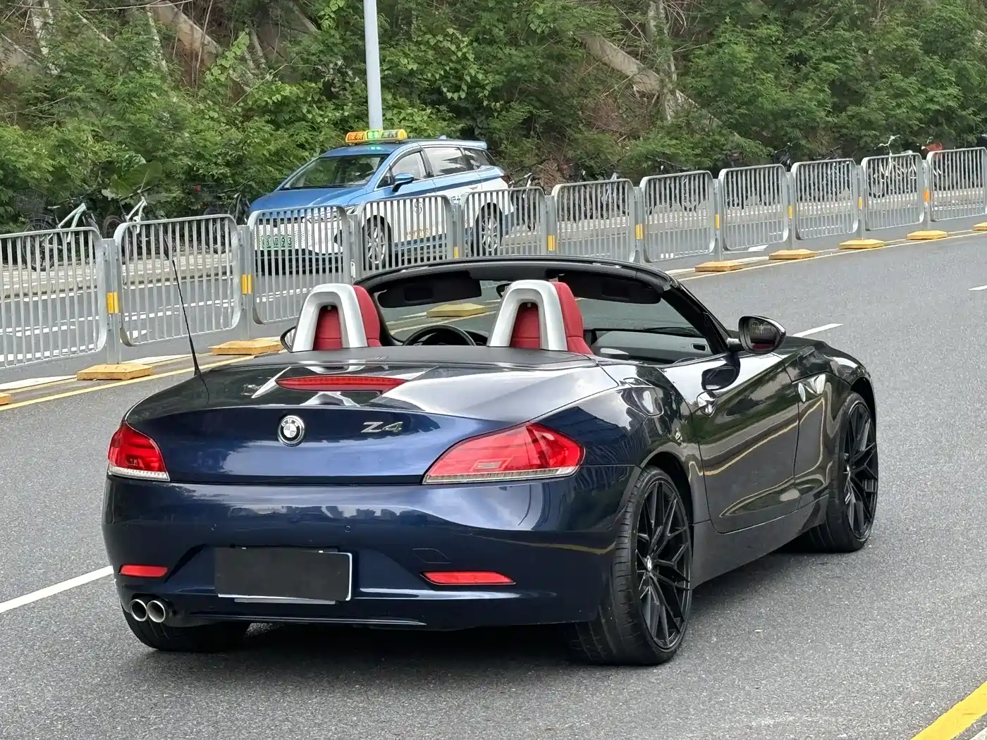 BMW Z4 2013 sDrive20i Leading фото 17