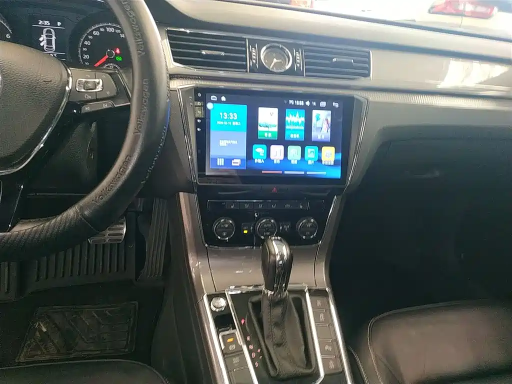 Volkswagen Passat 2017 330TSI DSG Prestige фото 9