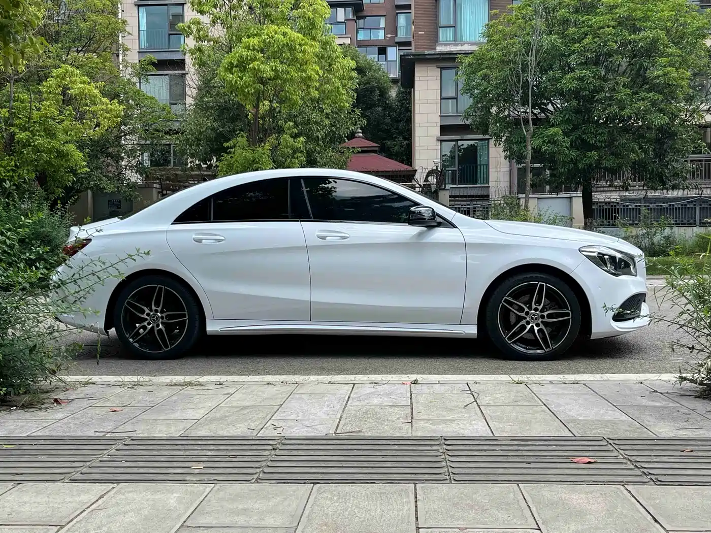 Mercedes-Benz CLA (Import) 2017 CLA 220 4MATIC фото 7