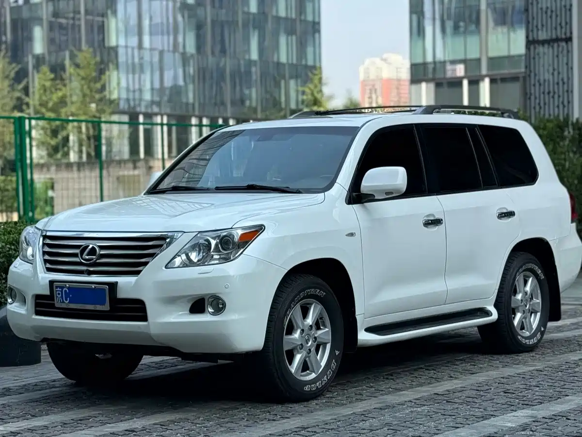 Фото 1 - Lexus LX