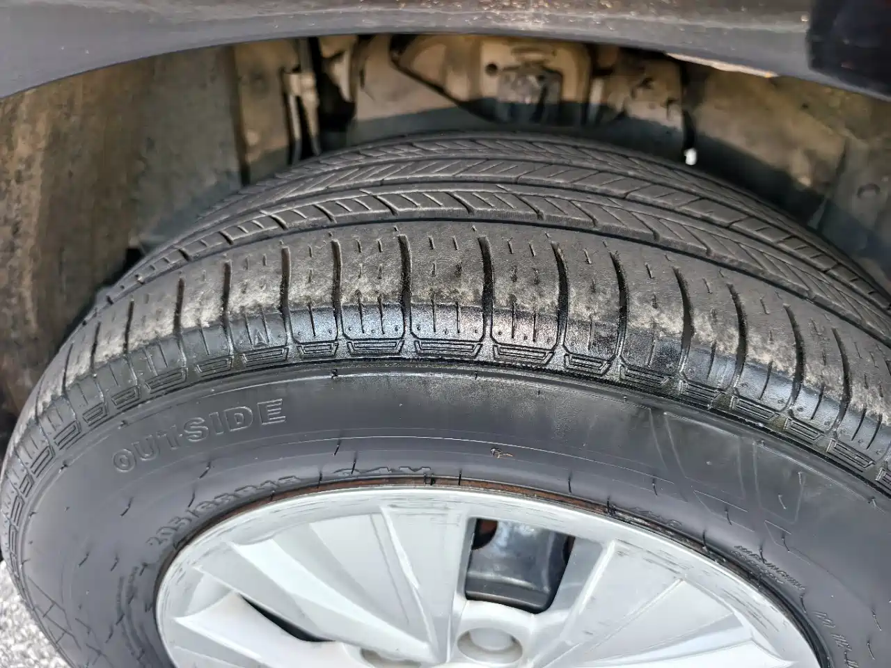 JAC Refine M3 2023 2023 PLUS 1.8L 9-seater Comfort CNG