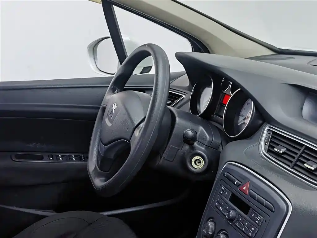 Peugeot 308 2014 Model Joy Edition Classic 1.6L Manual Superior Style фото 22