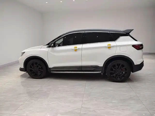 Фото 4 - Geely Binyue