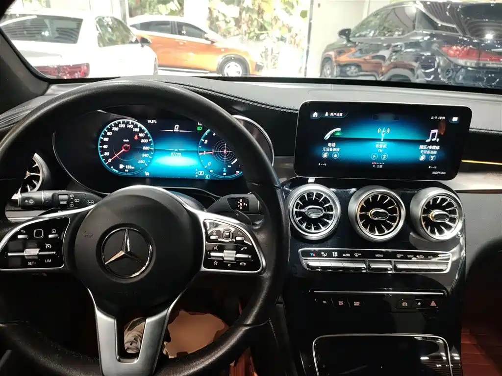 Mercedes-Benz GLC 2021 GLC 260 L 4MATIC Sporty фото 6