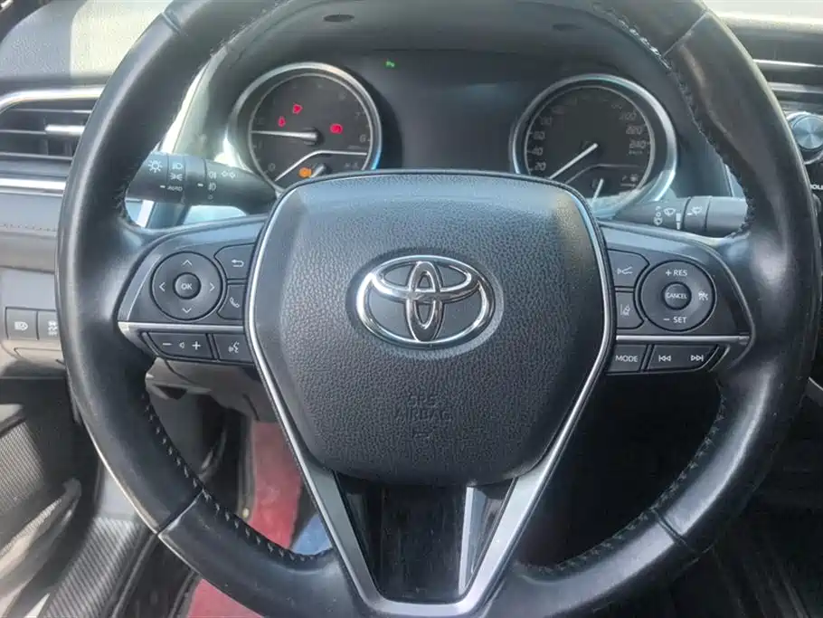 Toyota Camry 2018 2.0G Luxury Edition фото 15
