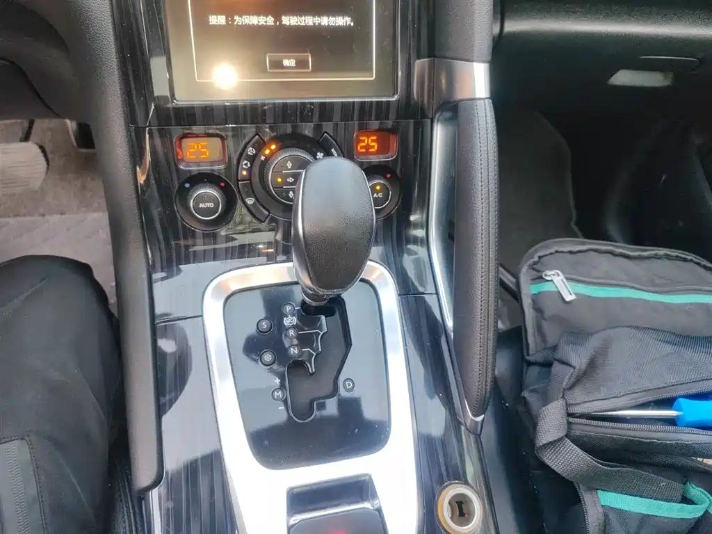 Peugeot 3008 2015 1.6THP Automatic Top Style Edition фото 10