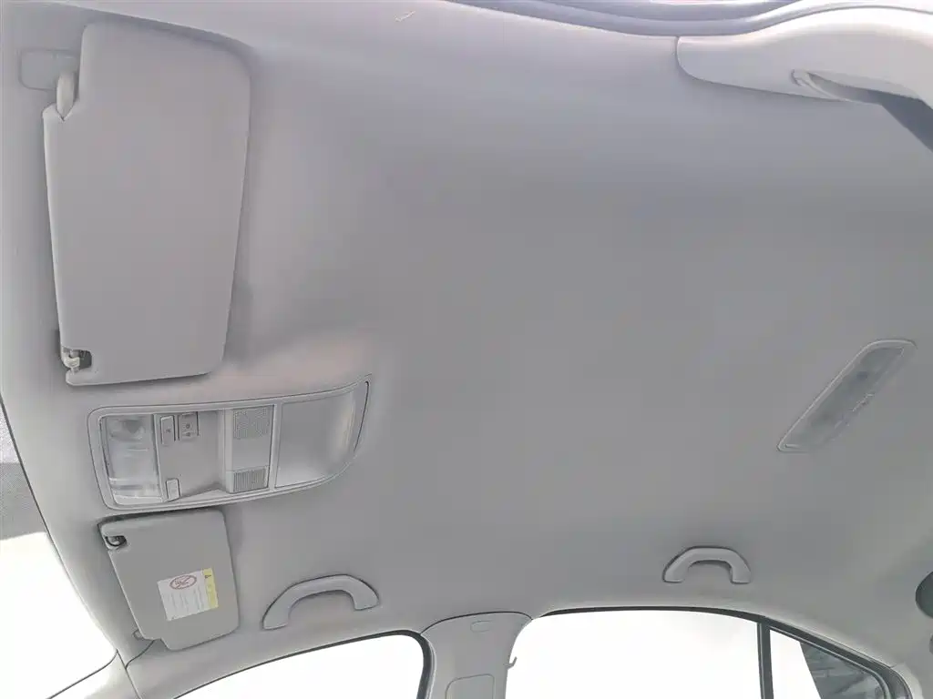 Škoda Octavia 2017 1.6L Automatic Pioneer Edition фото 14