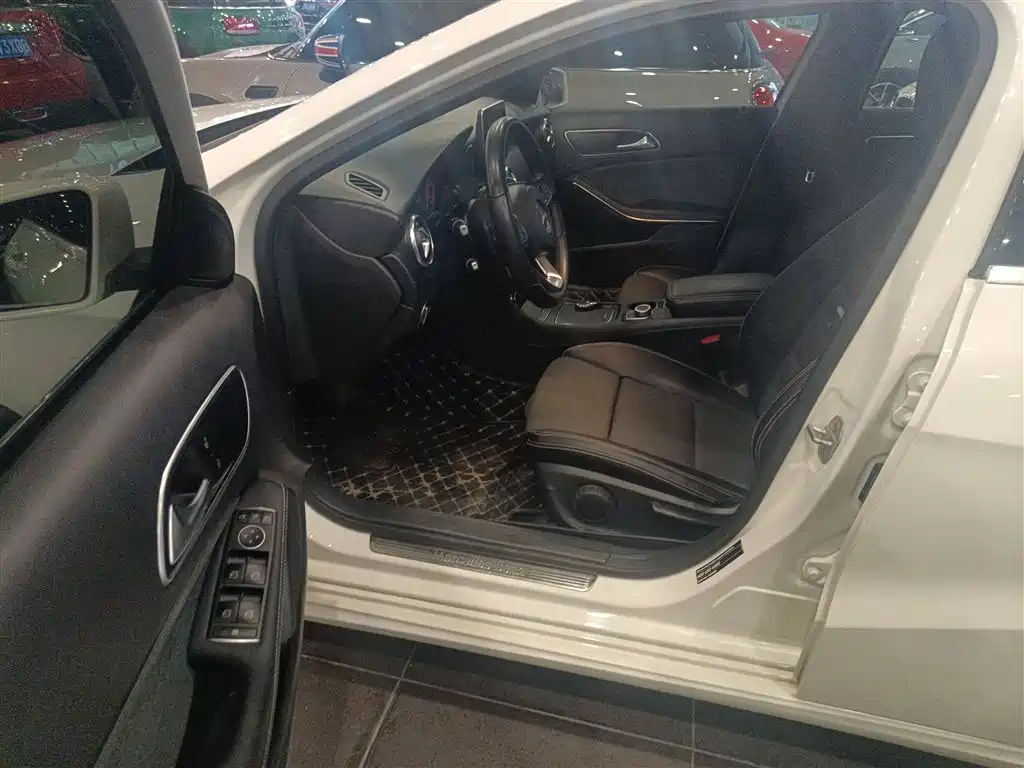 Mercedes-Benz A-Class (Import) 2017 Facelift A 200 Dynamic фото 8