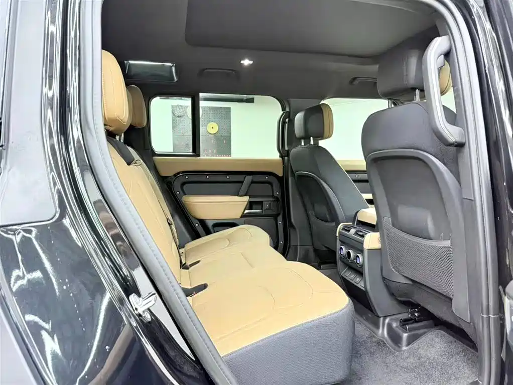 Land Rover Defender 2025 110 3.0T P400 X фото 6
